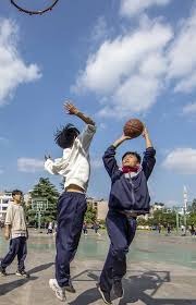 状态不错！奎因复出半场2投2中 拿到4分5板4助1帽全面数据